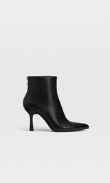 Stradivarious Chelsea Heeled Boot - Black