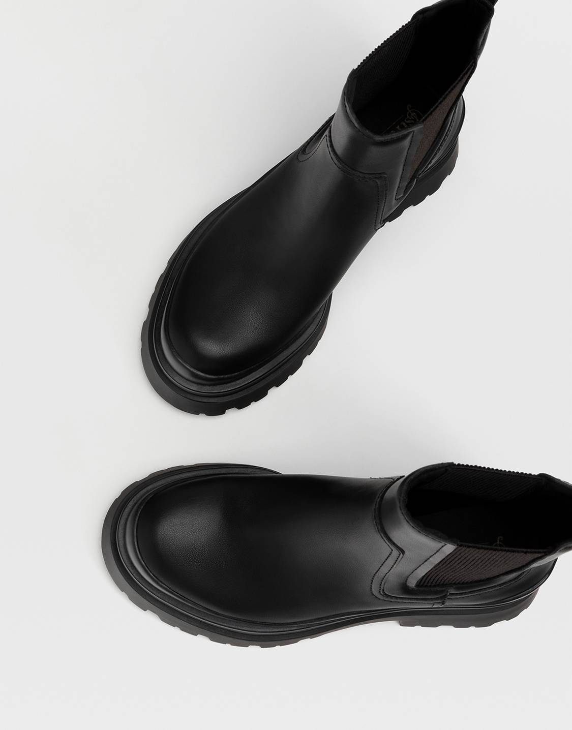 Stradivarious Chunky Sole Chelsea Boots